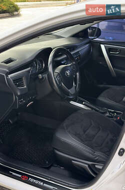 Седан Toyota Corolla 2013 в 