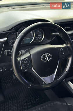 Седан Toyota Corolla 2013 в 