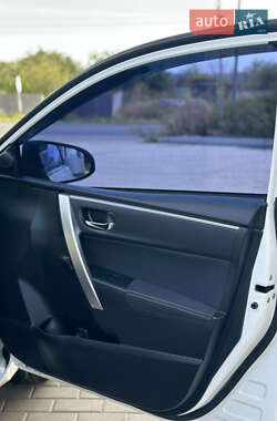 Седан Toyota Corolla 2013 в 