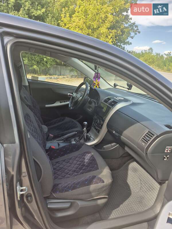 Седан Toyota Corolla 2009 в Скале-Подольской