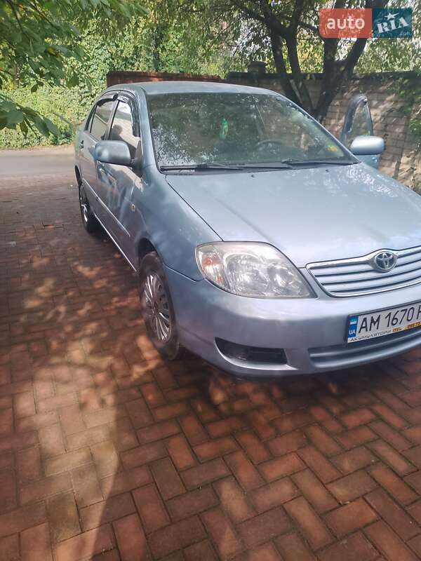 Седан Toyota Corolla 2005 в 