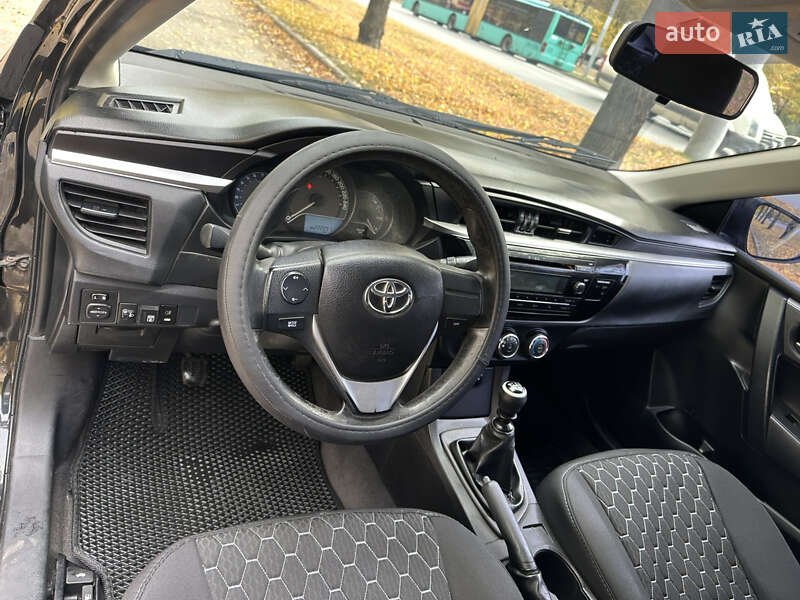 Седан Toyota Corolla 2014 в Харкові