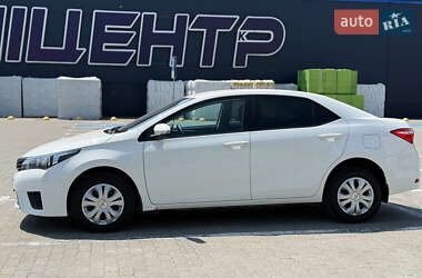 Седан Toyota Corolla 2015 в Івано-Франківську