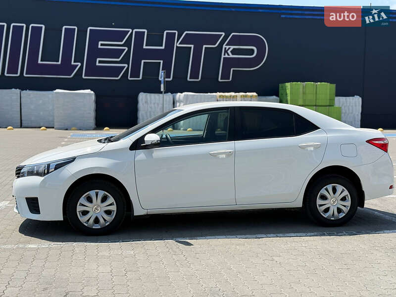Седан Toyota Corolla 2015 в  фото Седан Toyota Corolla 2015 в