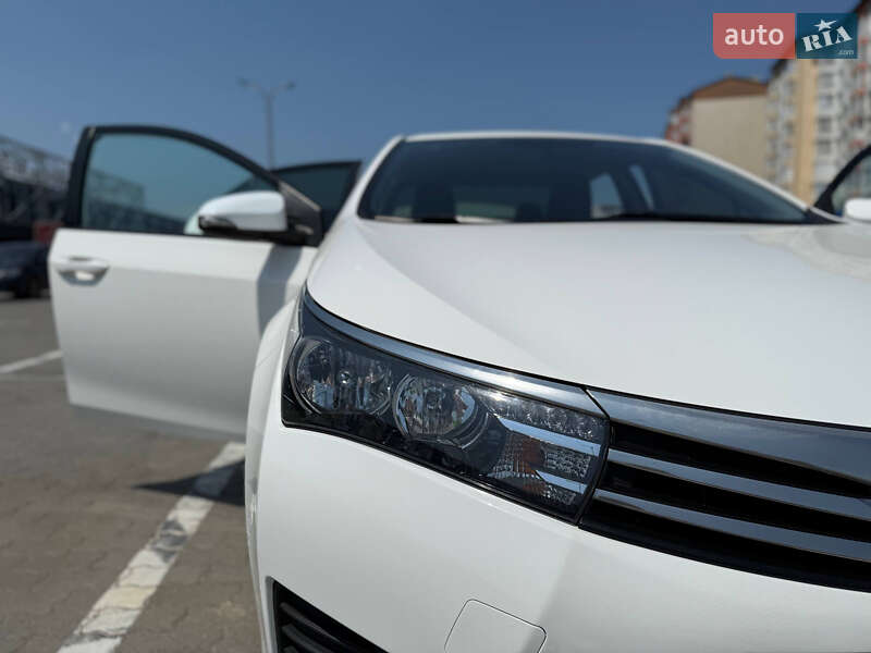 Седан Toyota Corolla 2015 в Івано-Франківську
