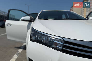 Седан Toyota Corolla 2015 в  фото 7 Седан Toyota Corolla 2015 в