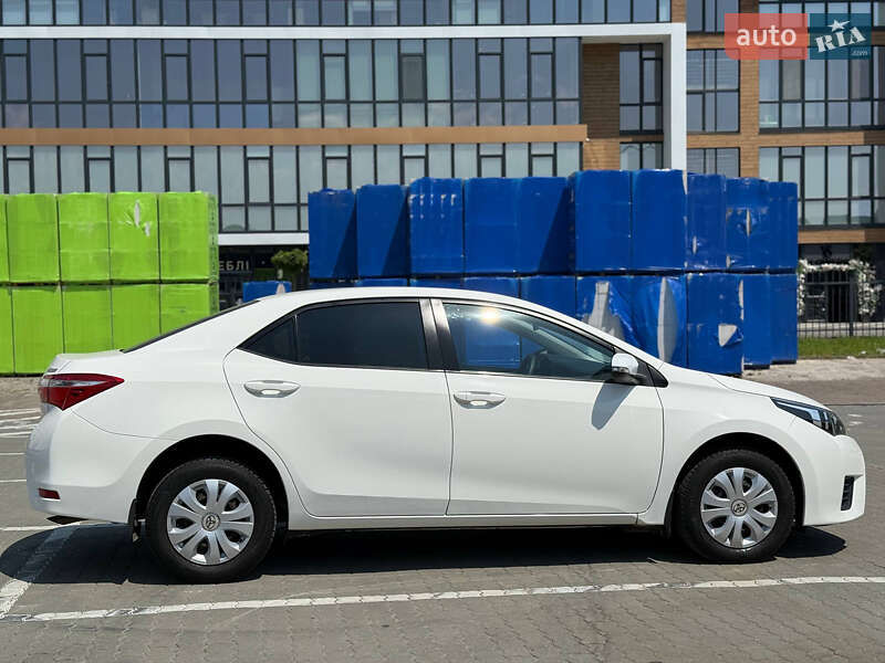 Седан Toyota Corolla 2015 в Івано-Франківську