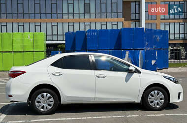 Седан Toyota Corolla 2015 в  фото 5 Седан Toyota Corolla 2015 в