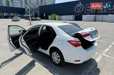Седан Toyota Corolla 2015 в  фото 21 Седан Toyota Corolla 2015 в