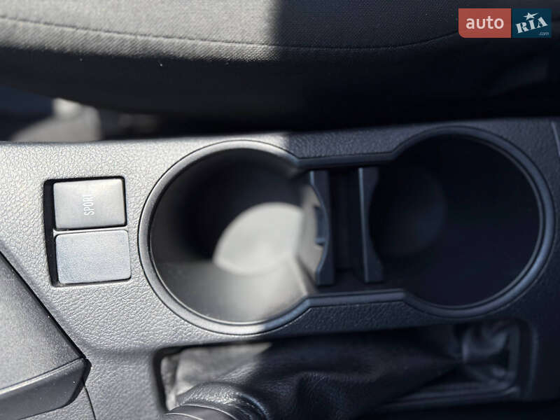 Седан Toyota Corolla 2015 в Івано-Франківську