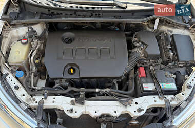 Седан Toyota Corolla 2015 в  фото 33 Седан Toyota Corolla 2015 в