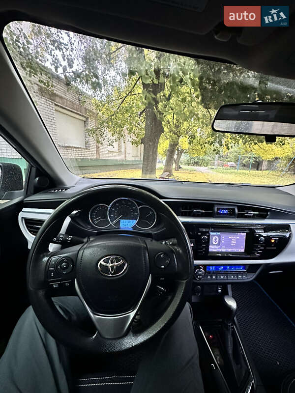 Седан Toyota Corolla 2016 в Черкасах