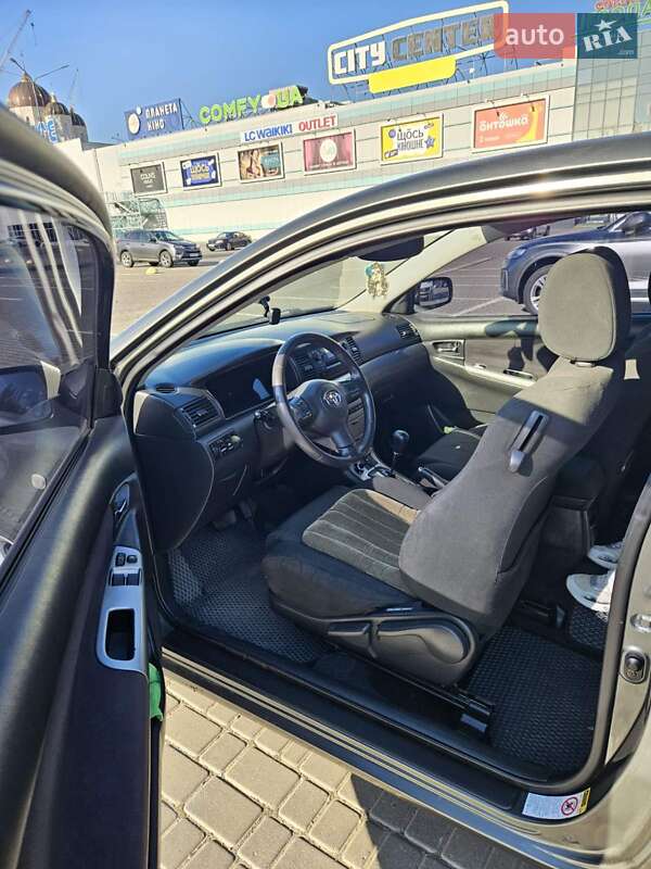 Хетчбек Toyota Corolla 2005 в Одесі