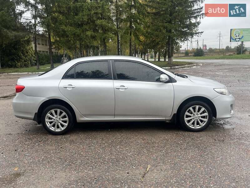 Седан Toyota Corolla 2012 в Ставище