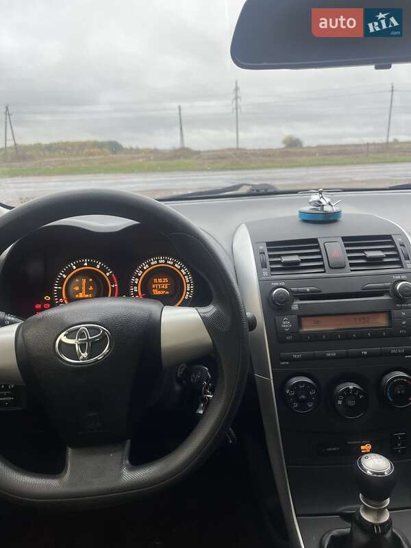 Седан Toyota Corolla 2012 в Ставище