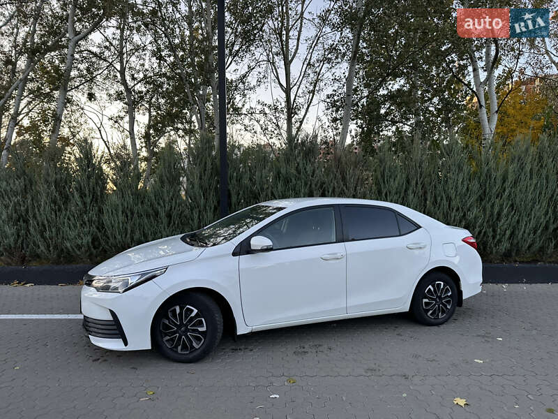 Седан Toyota Corolla 2018 в Киеве фото 7 Седан Toyota Corolla 2018 в Киеве
