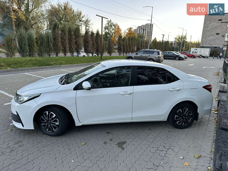 Седан Toyota Corolla 2018 в Киеве фото 17 Седан Toyota Corolla 2018 в Киеве