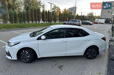 Седан Toyota Corolla 2018 в 