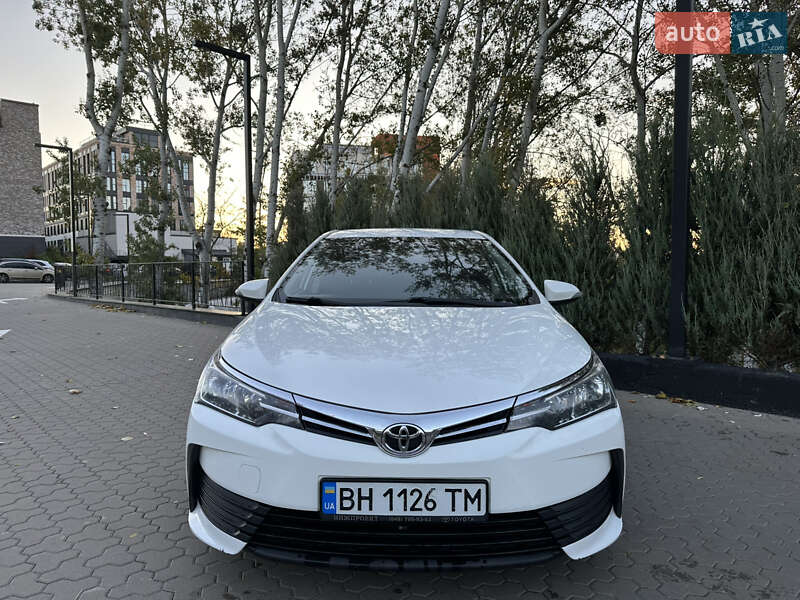 Седан Toyota Corolla 2018 в Киеве фото 18 Седан Toyota Corolla 2018 в Киеве