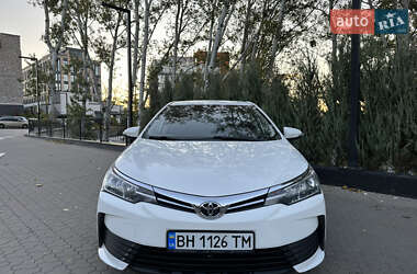 Седан Toyota Corolla 2018 в 
