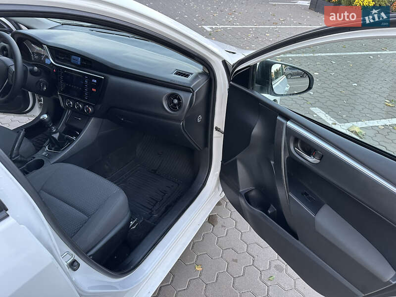 Седан Toyota Corolla 2018 в Киеве фото 27 Седан Toyota Corolla 2018 в Киеве