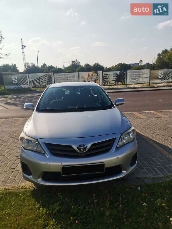 Седан Toyota Corolla 2011 в Львове