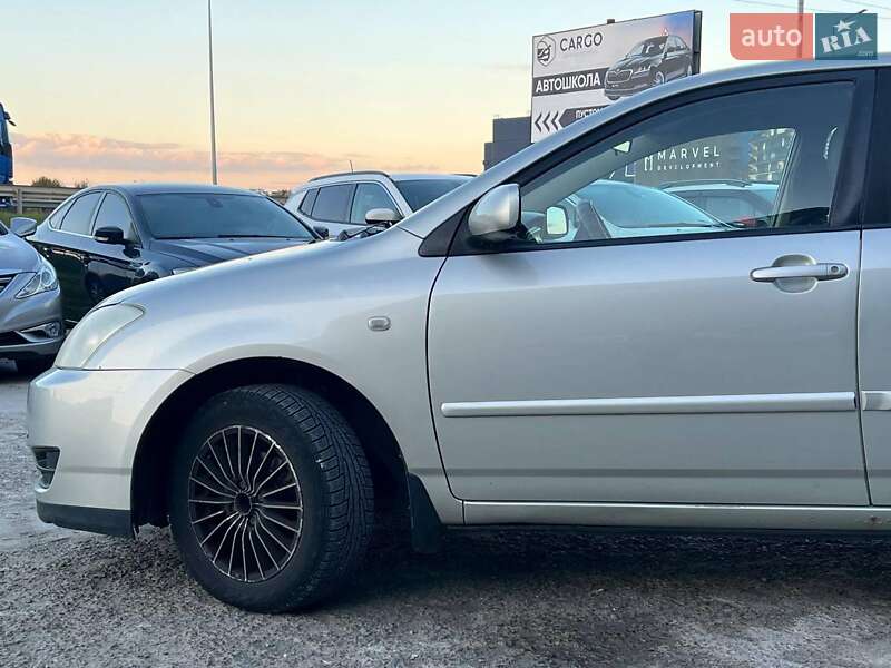 Хэтчбек Toyota Corolla 2004 в Львове