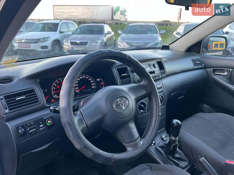 Хэтчбек Toyota Corolla 2004 в Львове