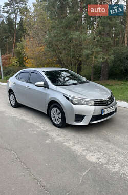 Седан Toyota Corolla 2014 в Киеве