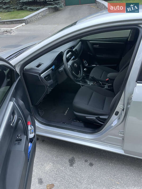 Седан Toyota Corolla 2014 в Киеве