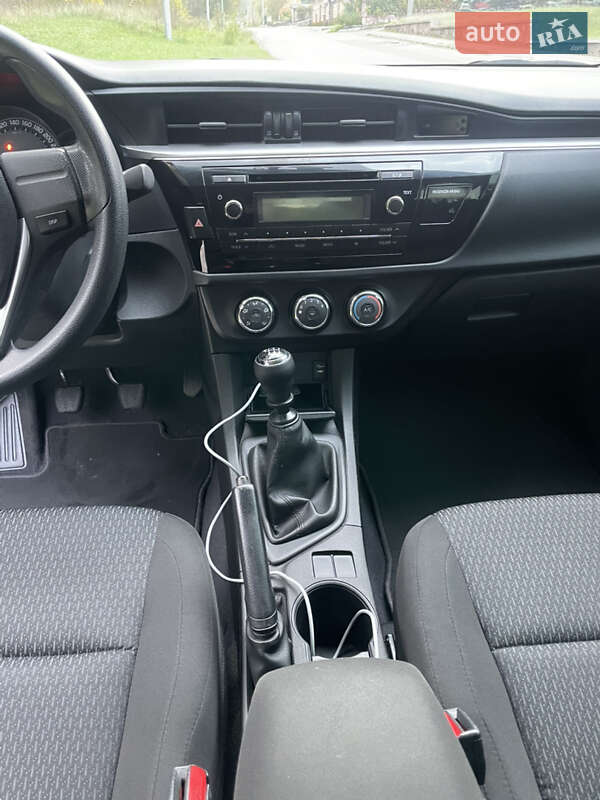 Седан Toyota Corolla 2014 в Киеве