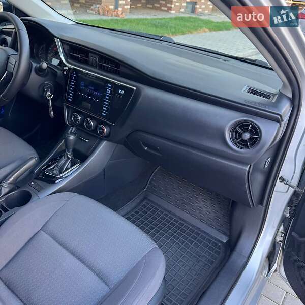 Седан Toyota Corolla 2016 в Житомире