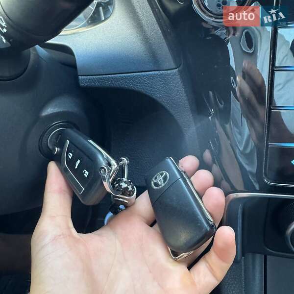Седан Toyota Corolla 2016 в Житомире