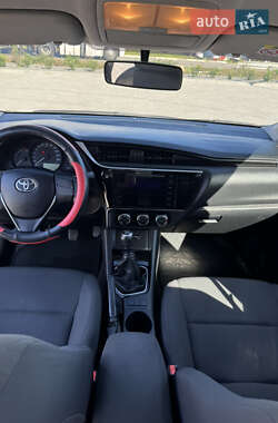 Хетчбек Toyota Corolla 2016 в  фото 9 Хетчбек Toyota Corolla 2016 в