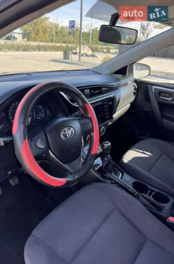 Хетчбек Toyota Corolla 2016 в  фото 11 Хетчбек Toyota Corolla 2016 в