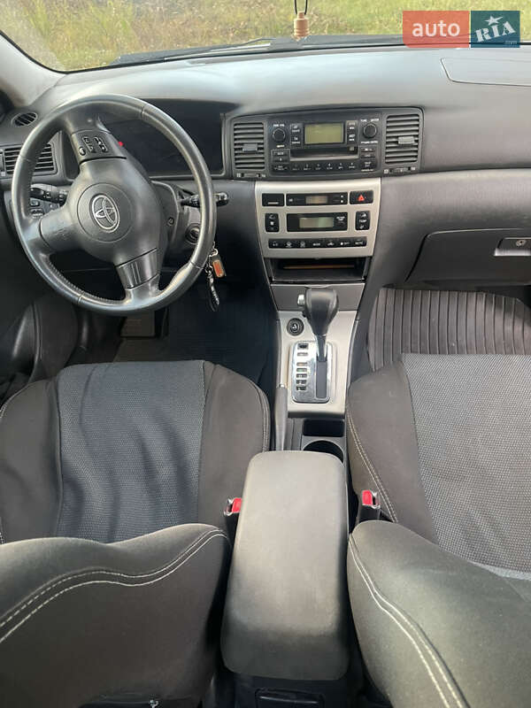 Хэтчбек Toyota Corolla 2005 в Костополе