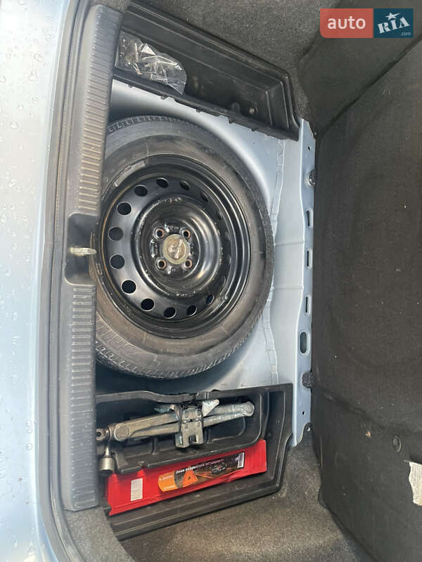 Хэтчбек Toyota Corolla 2005 в Костополе