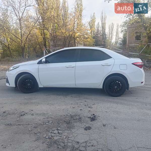Седан Toyota Corolla 2016 в Запорожье
