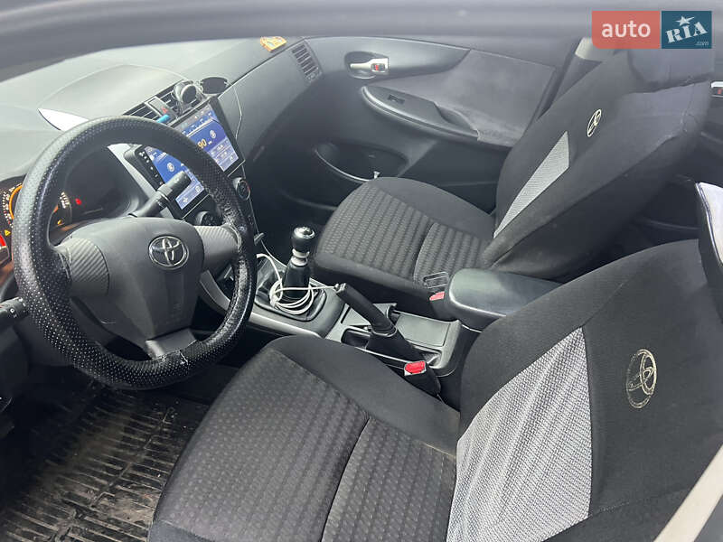 Седан Toyota Corolla 2012 в Києві