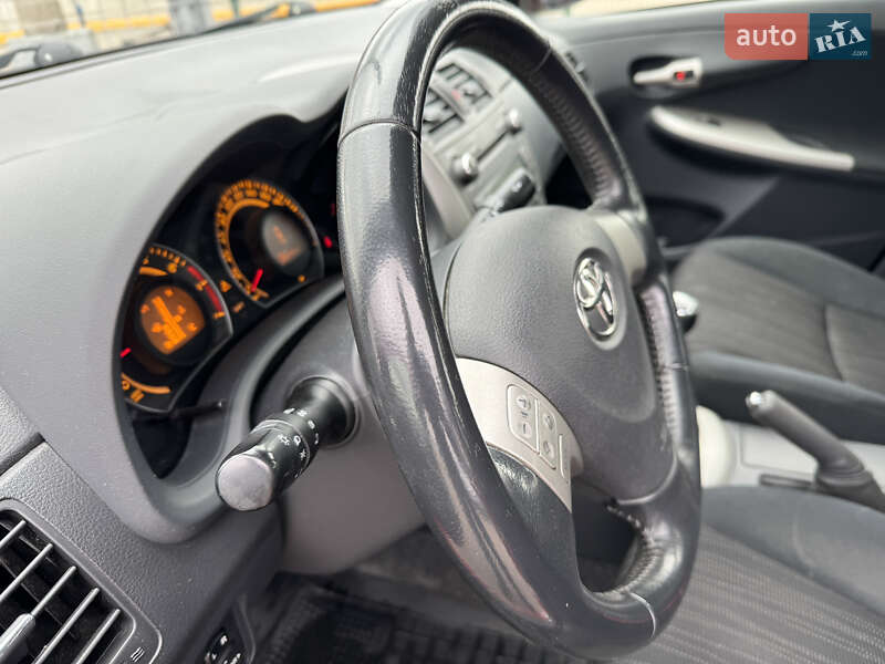 Седан Toyota Corolla 2008 в Києві