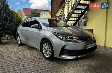 Седан Toyota Corolla 2018 в 