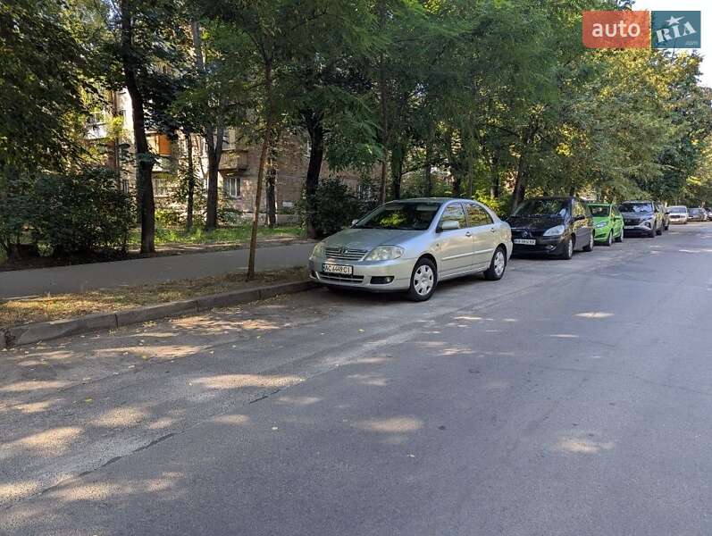 Седан Toyota Corolla 2005 в Петропавловской Борщаговке