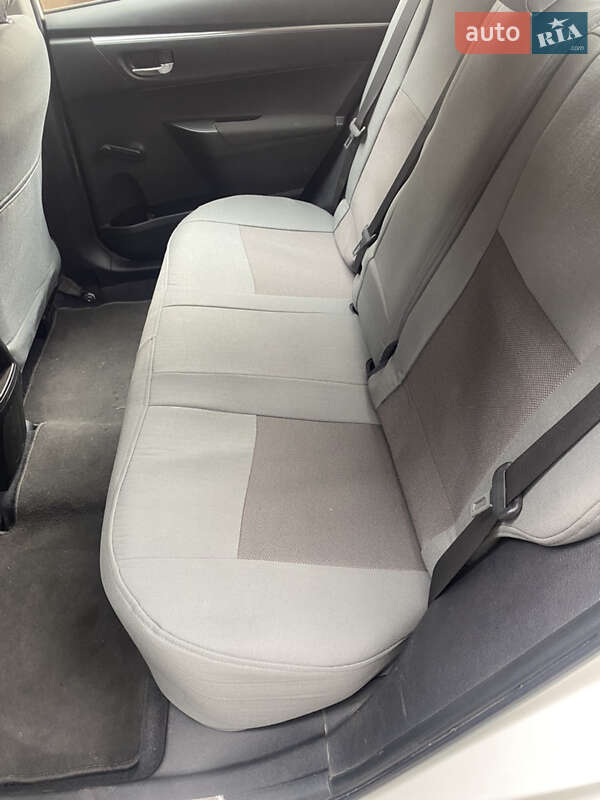 Седан Toyota Corolla 2013 в Днепре