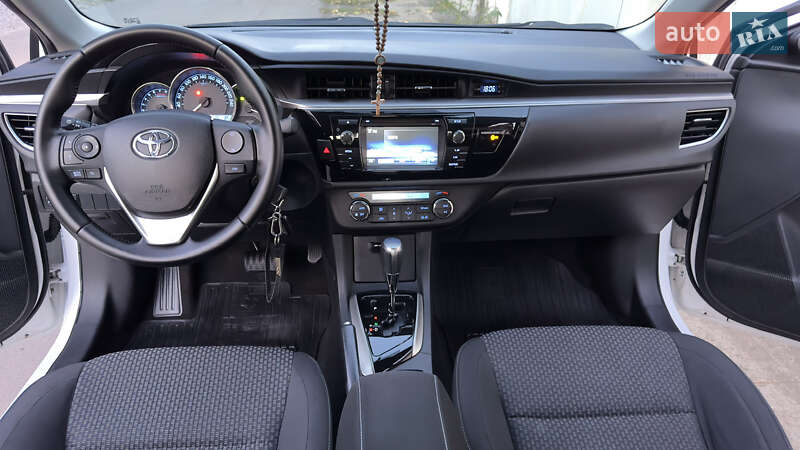 Седан Toyota Corolla 2015 в Одесі