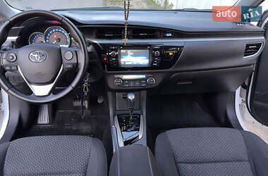 Седан Toyota Corolla 2015 в 