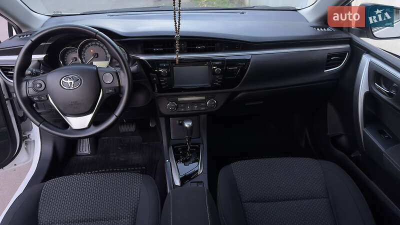 Седан Toyota Corolla 2015 в Одесі