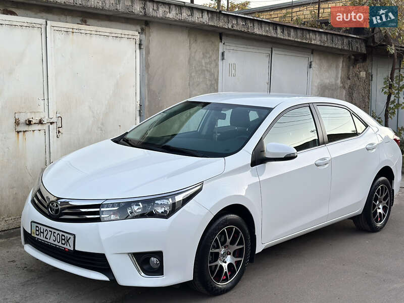 Седан Toyota Corolla 2015 в Одесі