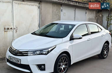 Седан Toyota Corolla 2015 в 