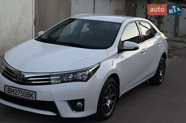 Седан Toyota Corolla 2015 в 