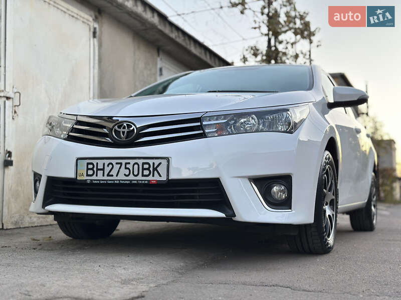Седан Toyota Corolla 2015 в Одесі